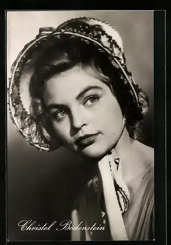 AK Schauspielerin Christel Bodenstein mit einer Haube