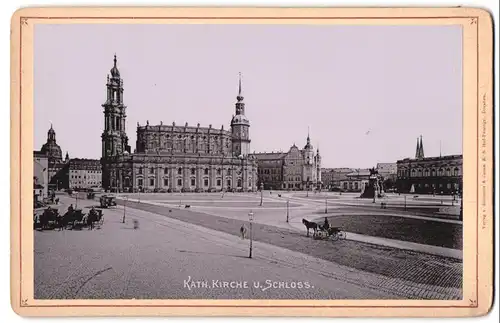 Fotografie Römmler & Jonas, Dresden, Ansicht Dresden, Pferdebahn an der Katholischen Kirchen und dem Schloss