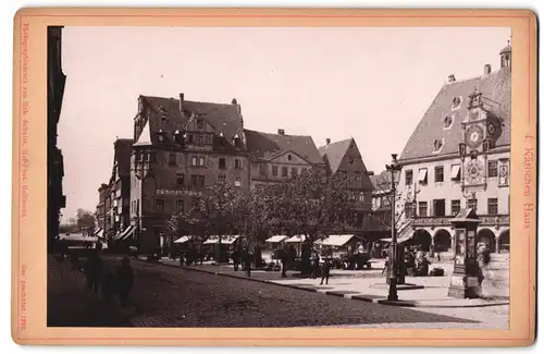 Fotografie Hch. Schuler, Heilbronn, Ansicht Heilbronn, Wettersäule am Markt mit Kätchen Haus