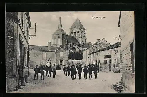 AK Lavannes, Ortsansicht mit Soldaten