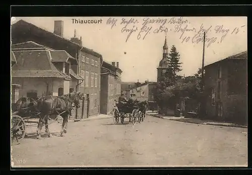 AK Thiaucourt, Strassenpartie mit Kutschen