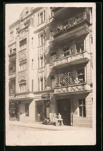 Foto-AK Berlin-Prenzlauer Berg, Wohnhausfassade in der Christburgerstrasse 43, ca. 1914