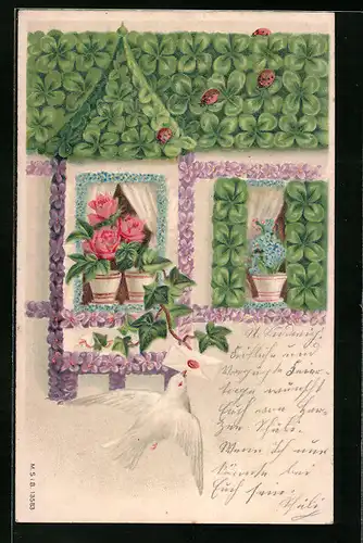 Präge-AK Glücksklee, Fenster mit Topfblumen und Brieftaube mit Brief