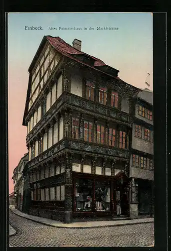 AK Einbeck, Altes Patrizierhaus in der Marktstrasse mit leuchtenden Fenstern
