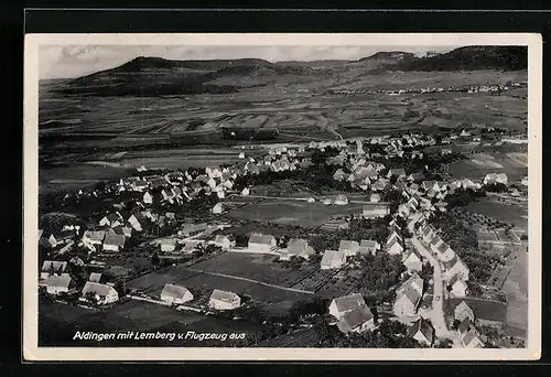 AK Aldingen, Ortsansicht mit Lemberg vom Flugzeug aus