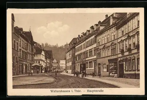 AK Waltershausen i. Thür., Hauptstrasse mit Passanten