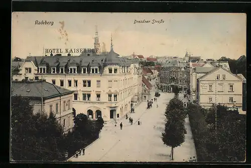AK Radeberg, Dresdner Strasse mit Hotel Kaiserhof