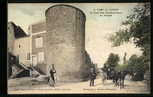 AK Camp du Larzac, La Tour des Commandeurs au Village