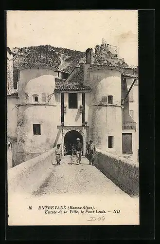 AK Entrevaux, Entrée de la Villa, le Pont-Levis