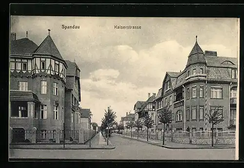 AK Berlin-Spandau, Kaiserstrasse mit Bäumen