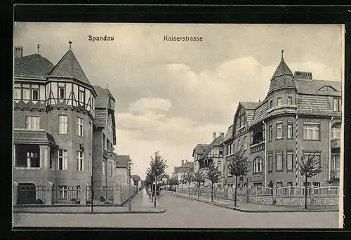 AK Berlin-Spandau, Kaiserstrasse mit Bäumen