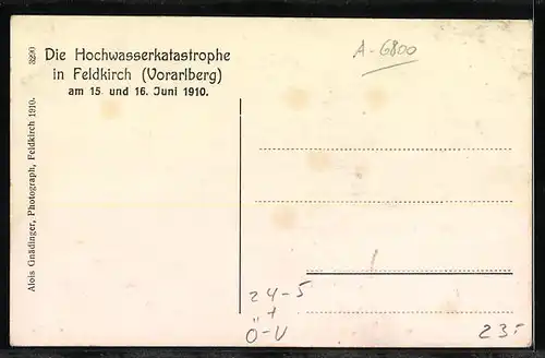 AK Feldkirch, Hochwasserkatastrophe 1910 - Partie auf dem überschwemmten Kirchenplatz