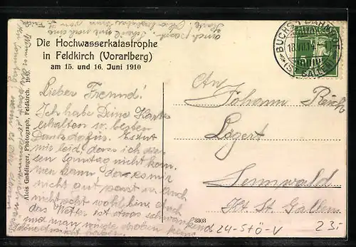 AK Feldkirch, Hochwasserkatastrophe 1910 - Feuerwehrleute und Bürger auf Flössen am Churertor bei abnehmendem Wasserstand