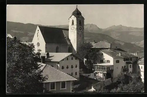 AK Lajen, Ortspartie mit Kirche aus der Vogelschau