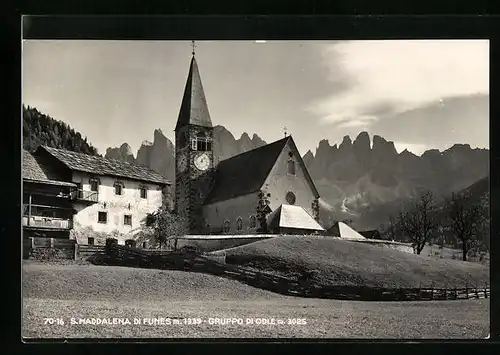 AK S. Maddalena di Funes, Ortsansicht mit Ortlergruppe