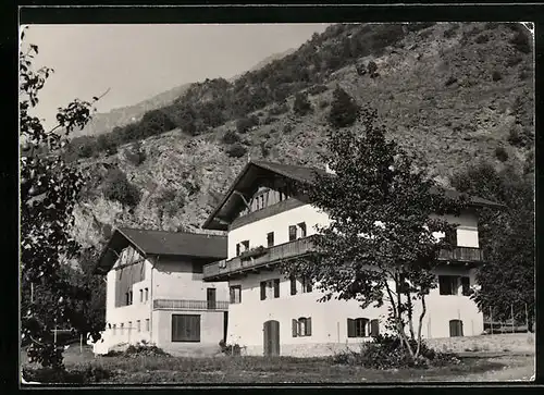 AK Naturns, Garni Weiherhof mit Blick auf Hang