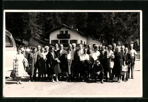 Foto-AK Schruns, Gruppenfoto der Ausflugsgruppe