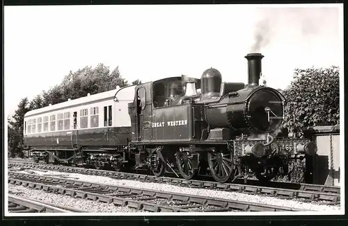 Fotografie britische Eisenbahn, Personenzug mit Dampflok Great Western Railroad, Lokomotive Nr. 1466