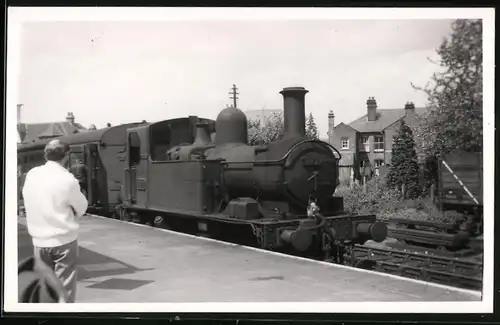 Fotografie unbekannter Fotograf, Ansicht Marlow / Buckinghamshire, Personenzug mit Dampflok Nr. 1474 im Bahnhof