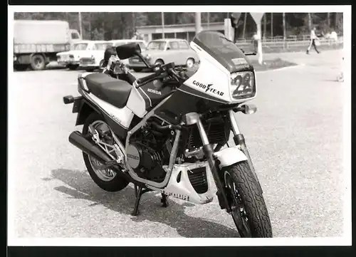 Fotografie DDR-MMM in Leipzig, Motorrad Honda VF Startnummer 22