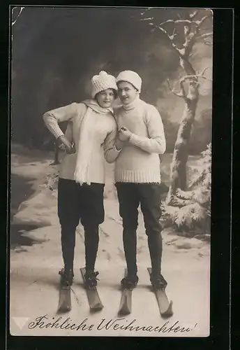 AK Weihnachtsgrüsse von zwei Schwestern auf Skiern