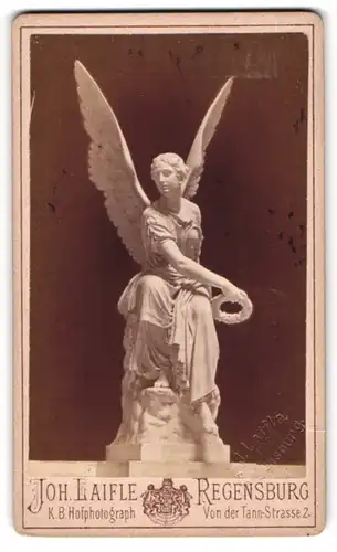 Fotografie Joh. Laifle, Regensburg, Ansicht Regensburg, Statue der Siegesgöttin in der Walhalla, Trockenstempel