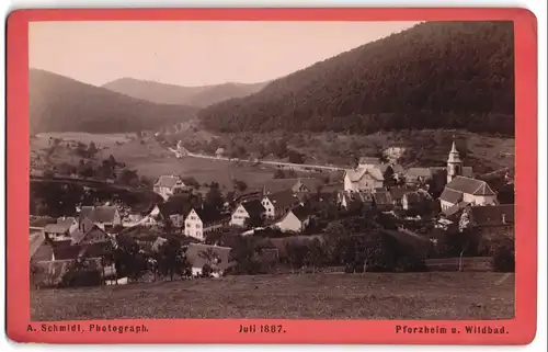 Fotografie A. Schmidt, Pforzheim, Ansicht Bad Wildbad, Ortsansicht mit Fachwerkhäusern und Kirche