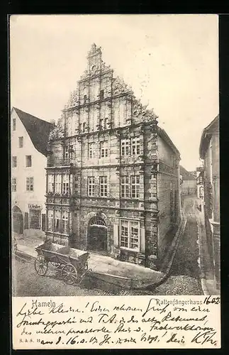 AK Hameln, Rattenfängerhaus mit Strasse aus der Vogelschau