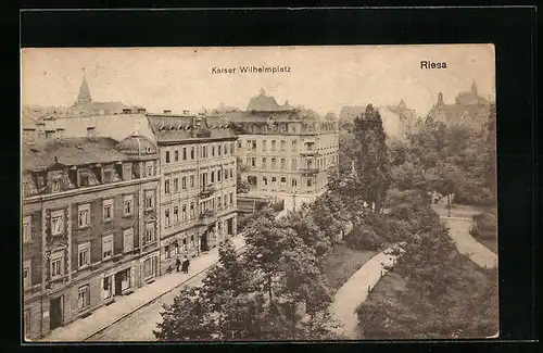 AK Riesa, Kaiser Wilhelmplatz und Strasse aus der Vogelschau