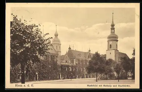 AK Riesa a. d. E., Marktbild mit Rathaus und Stadtkirche