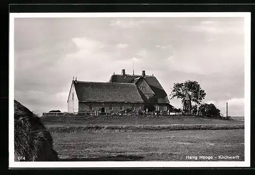 AK Hallig Hooge, Gasthaus Kirchwarft aus der Ferne