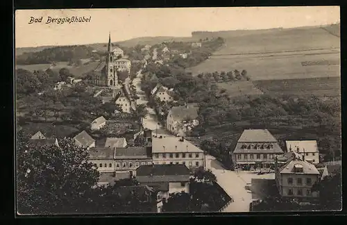 AK Bad Berggiesshübel, Strassenpartie mit Kirche