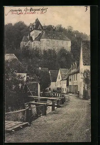 AK Liebstadt i. Sa., Uferpartie im Ort mit Blick zum Schloss