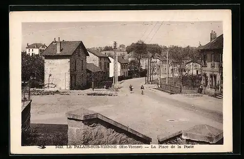 AK Le Palais-sur-Vienne, La Place de la Poste