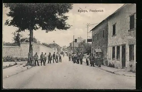 AK Epoye, Entrée du village