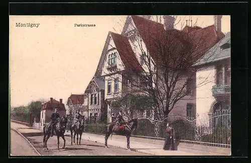 AK Montigny, Soldaten und Dame auf Pferden in der Parkstrasse