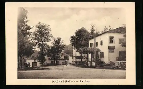 AK Macaye, La Place
