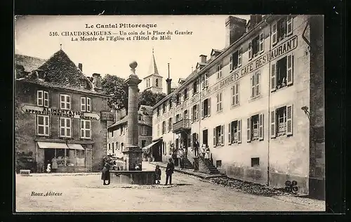 AK Chaudes-Aigues, Un coin de la Place du Gravier, La Montée de L`Eglise et l`Hôtel du Midi