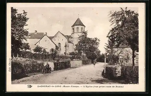 AK Ladignc-le-Long, L`Eglise vue prise route de Nexon