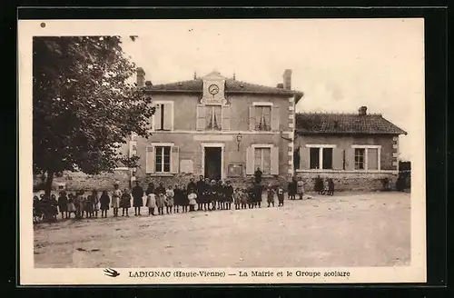 AK Ladignac, La Mairie et le Grpue acolaire