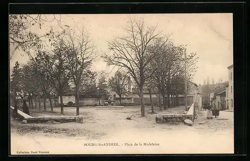 AK Bourg-St-Andéol, Place de la Madeleine