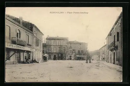 AK Remoulins, Place Perret-Geoffroy