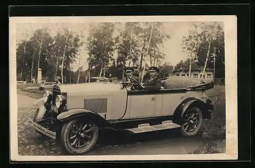 Foto-AK Fahrer am Steuer eines offenen Automobils