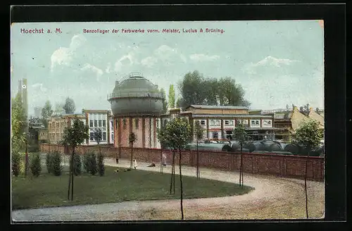 AK Höchst a. M., Benzollager der Farbwerke mit Strasse und Mauer
