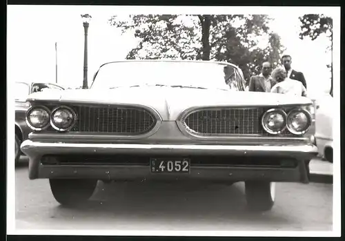 Fotografie DDR-MMM in Leipzig, Auto Pontiac Bonneville, US-Car, Messeauto 1959