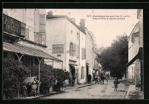 AK Castelmoron-sur-Lot, Grande Rue et partie centrale, Chocolat Louit
