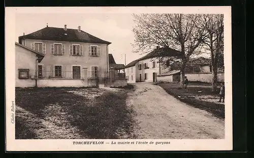 AK Torchefelon, la Mairie et l'École de garcons