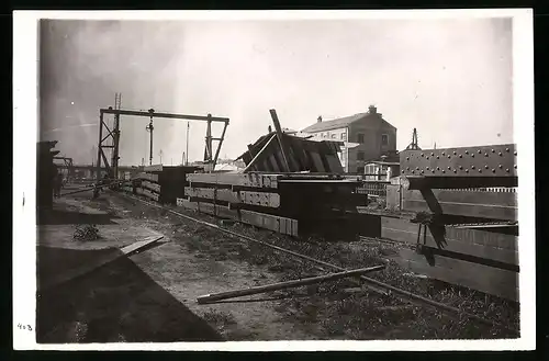 Fotografie Ansicht Wien-Floridsdorf, Brückenbau Kaiser Franz Joseph Brücke, Brückenteile warten auf ihre Verarbeitung