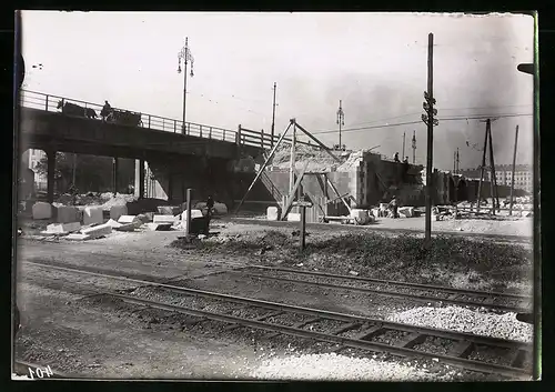 Fotografie Ansicht Wien-Floridsdorf, Brückenbau Kaiser Franz Joseph Brücke, steinerne Bogenbrücke vom Gleis gesehen