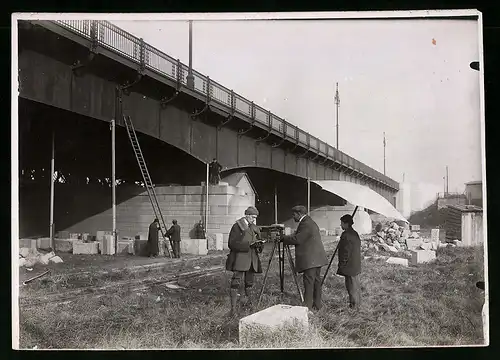 Fotografie Ansicht Wien-Floridsdorf, Brückenbau Kaiser Franz Joseph Brücke, Vermessung der Brücke bei Probebelastung